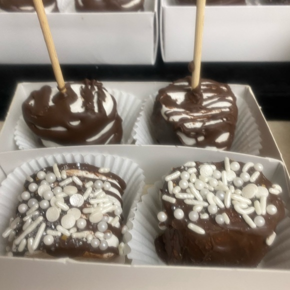 Delicious / 1 doz. ( 12 )
Chocolate covered 
GIANT MARSHMALLOWS - Picture 5 of 11